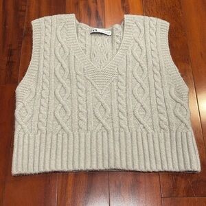 Zara cropped vest cable knit color is oatmeal